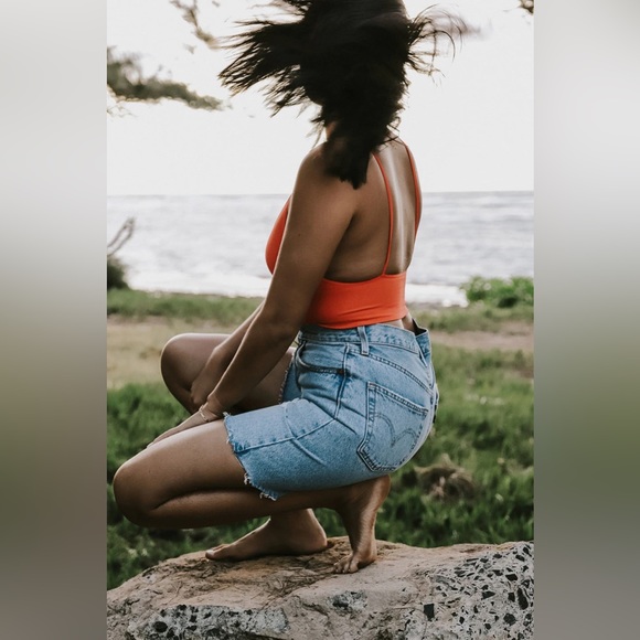 Levi’s Premium 90’s Loose Fit Distressed Jean Shorts in Sketch Artist NEW - Picture 4 of 12